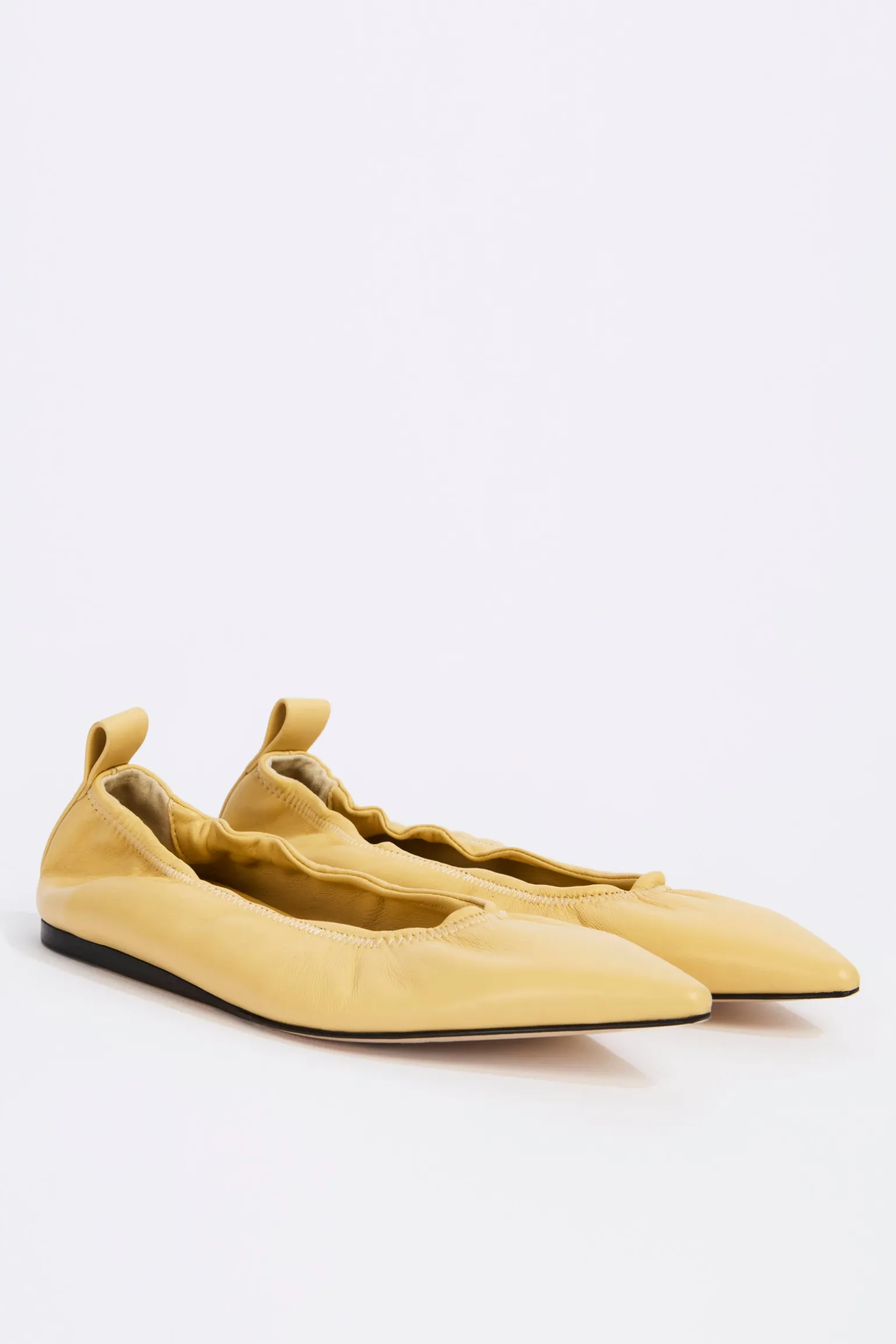 BALLERINE Ã LA FORME ÃLANCÃE