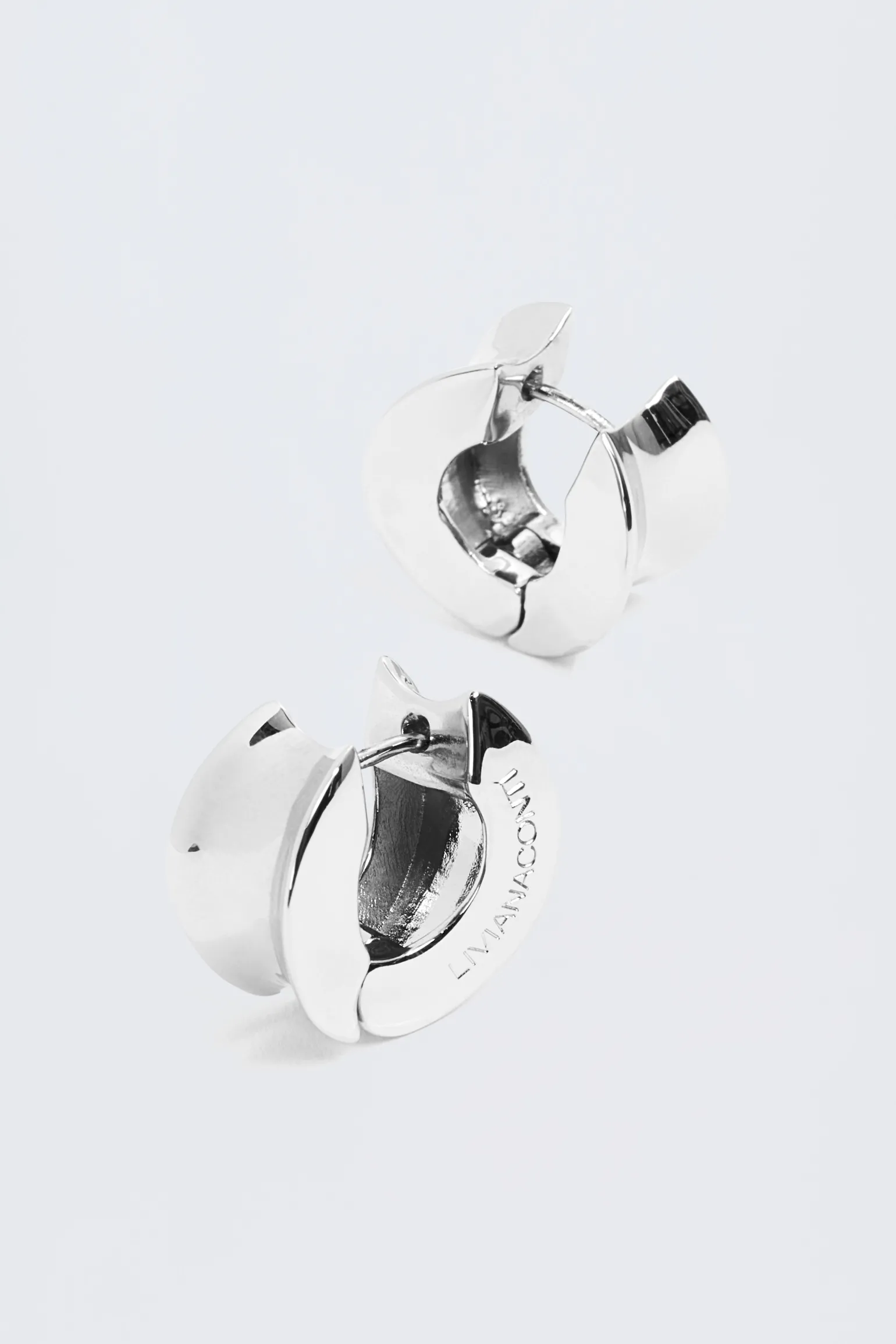 BOUCLES DâOREILLES SCULPTURALES