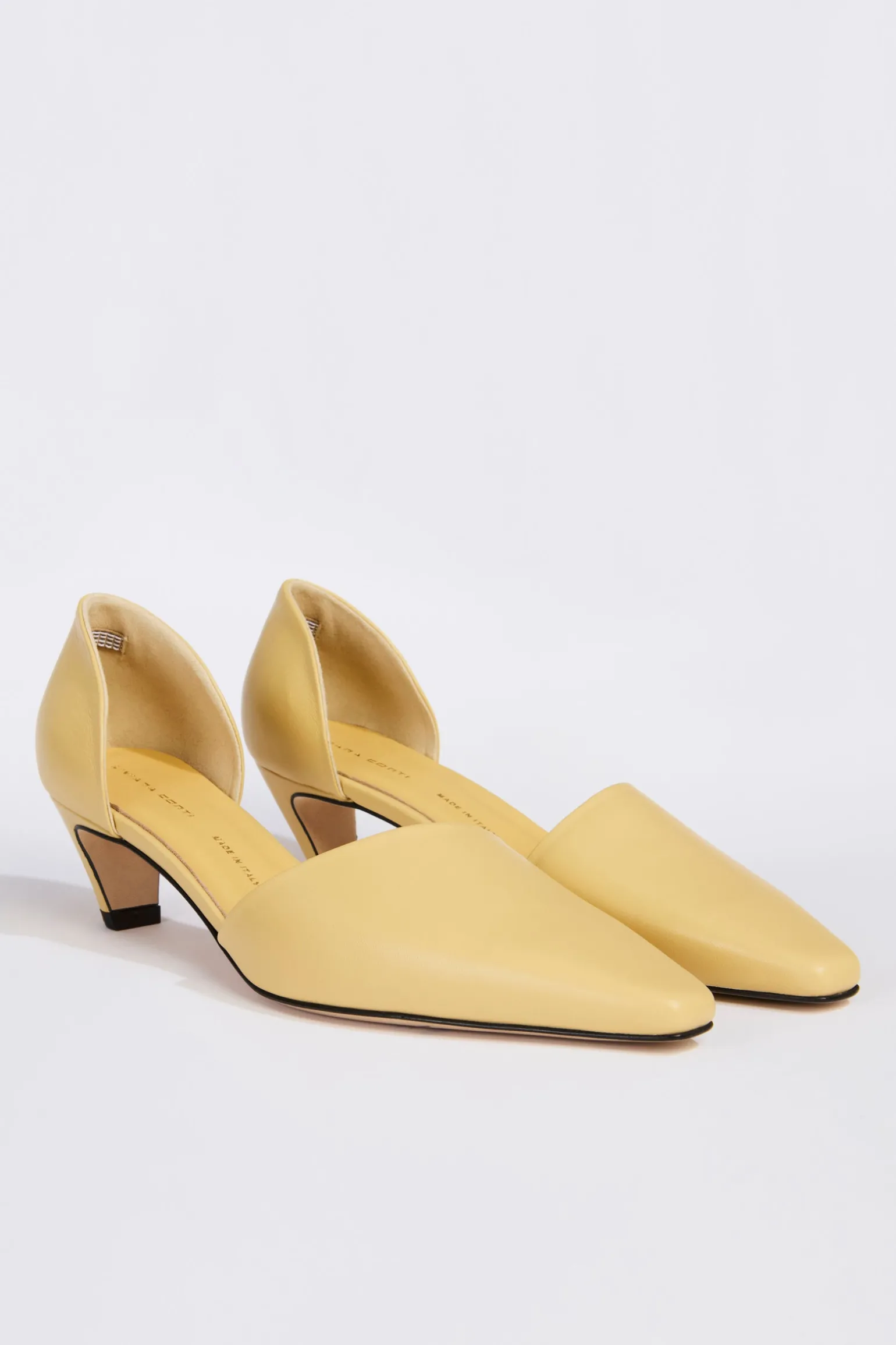 ESCARPIN Ã LA FORME ÃLANCÃE