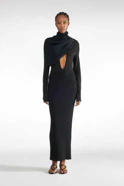 ROBE AVEC DÃTAILS EN TRANSPARENCE