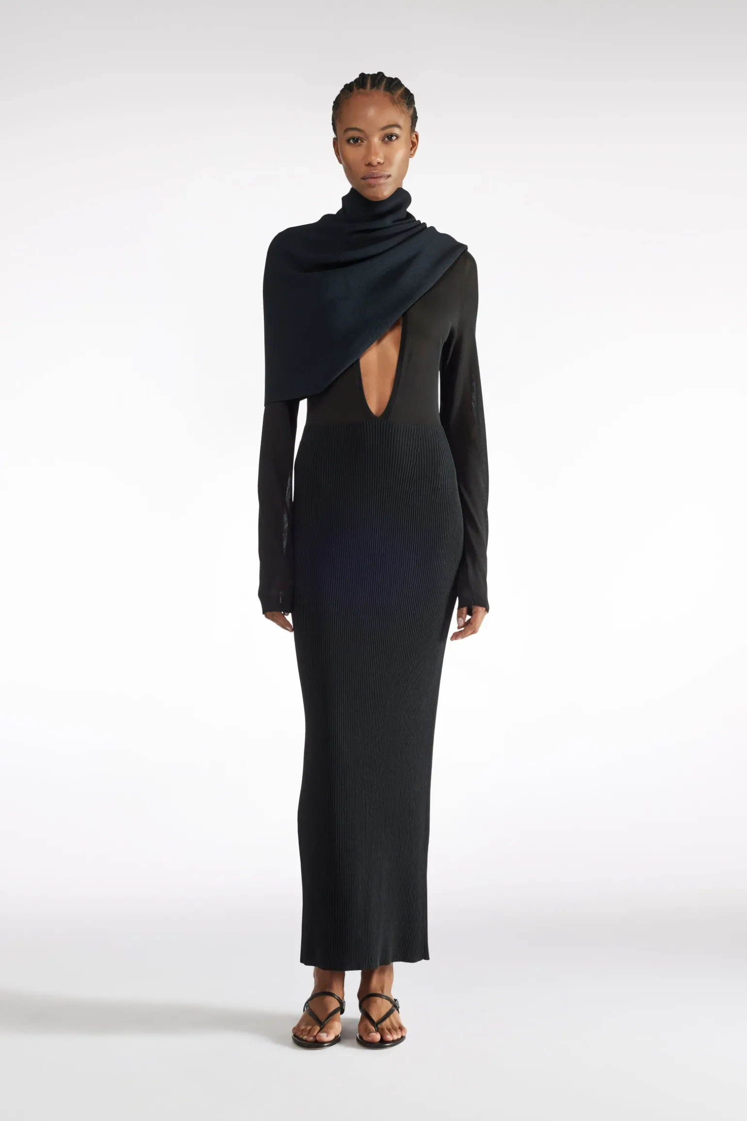 ROBE AVEC DÃTAILS EN TRANSPARENCE