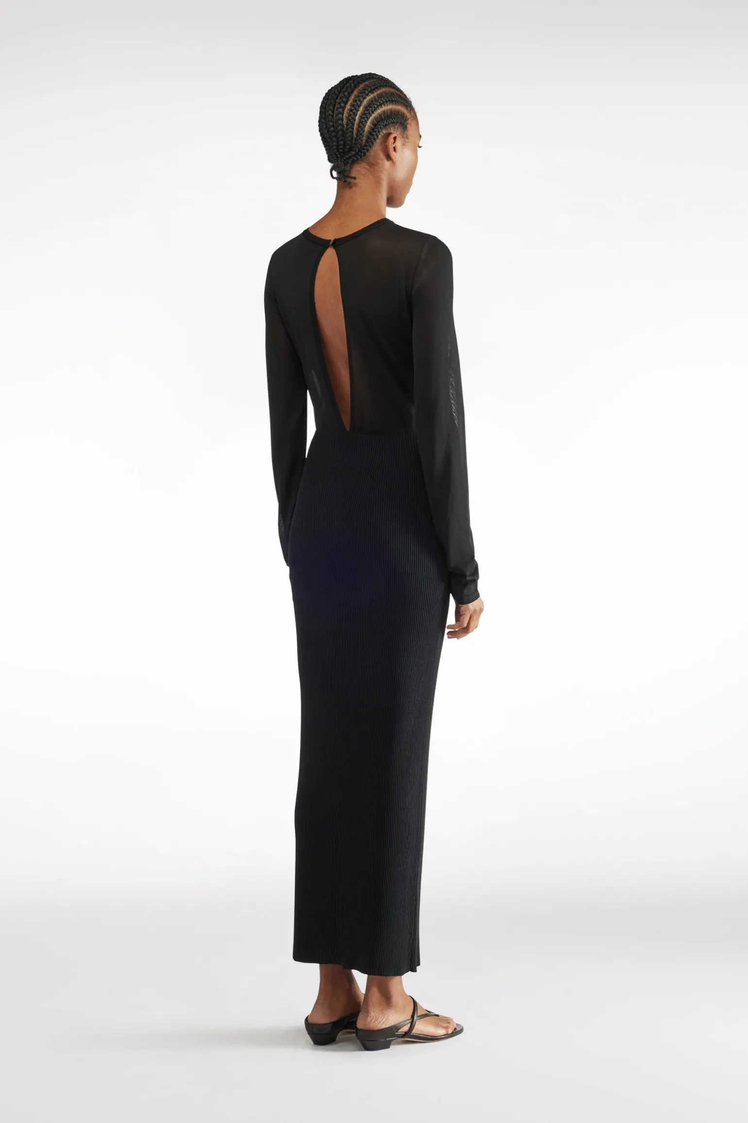 ROBE AVEC DÃTAILS EN TRANSPARENCE