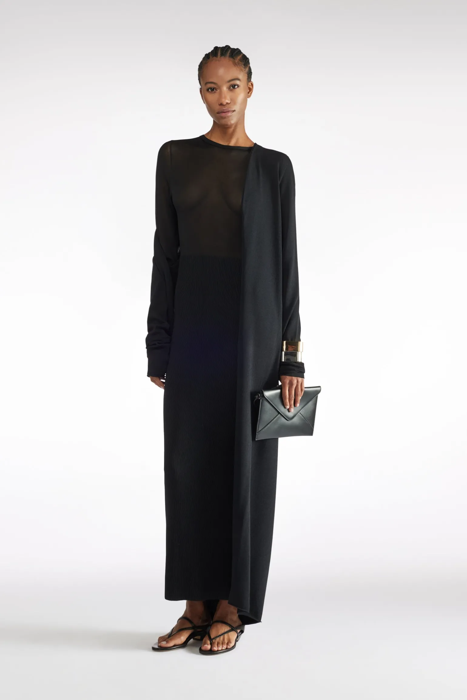 ROBE AVEC DÃTAILS EN TRANSPARENCE