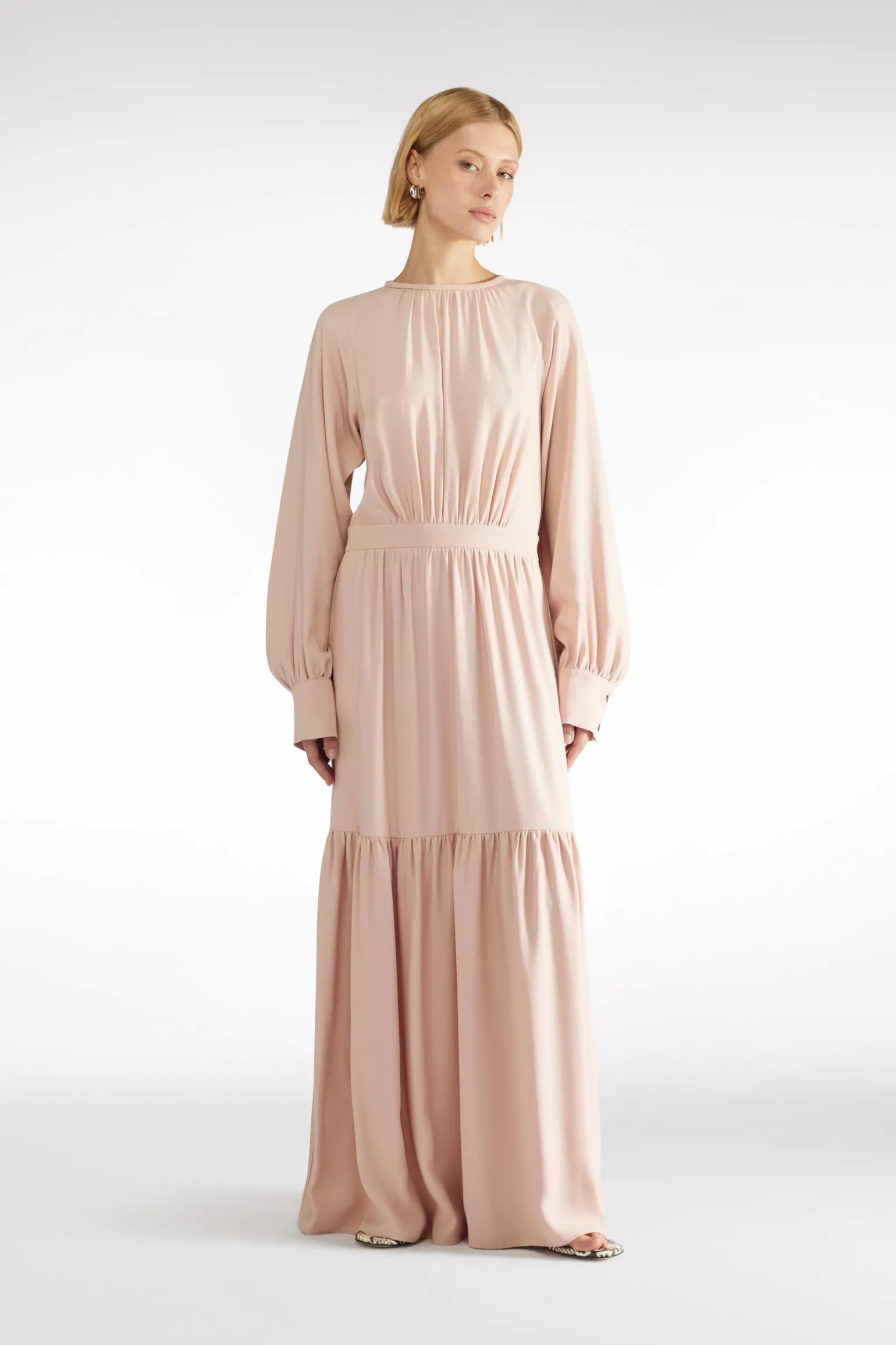 ROBE LONGUE Ã VOLANTS