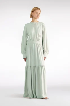 ROBE LONGUE Ã VOLANTS